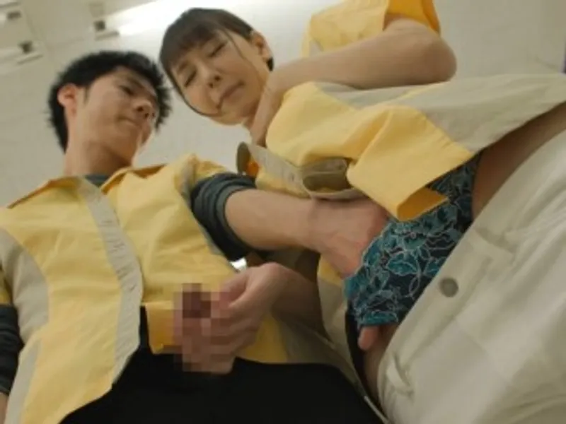 điên cuồng đụ đồng nghiệp nữ làm chung công ty dâm đãng trong siêu thị mini