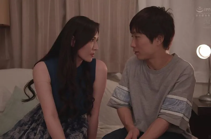 Người chồng lạnh nhạt, người vợ uống rượu rồi địt nhau với cậu học sinh trẻ